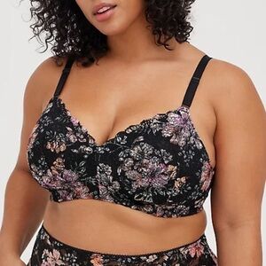 NWT Torrid Lightly Lined Wireless Bra Lace Floral 360 Smoothing 40C